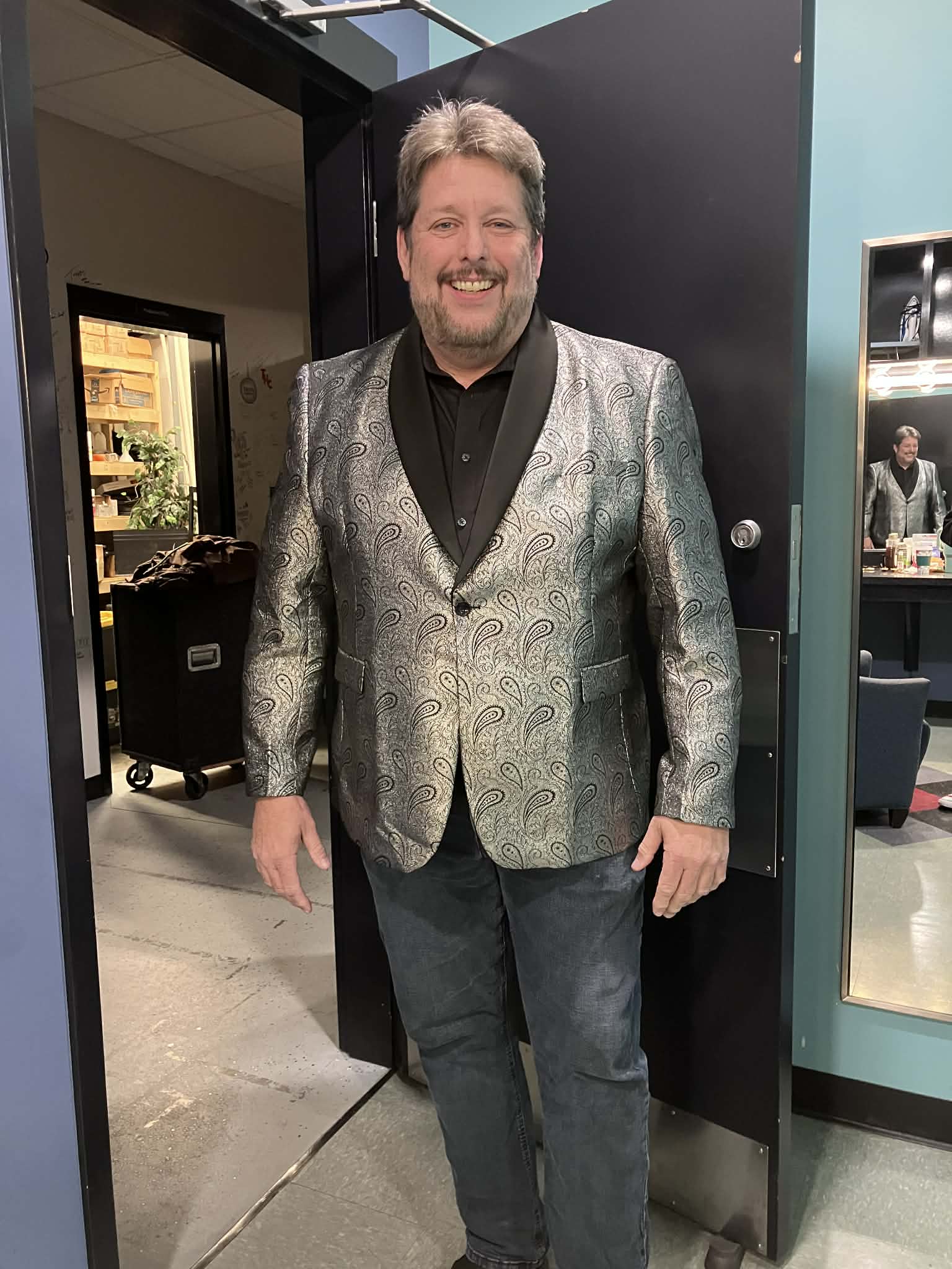 backstage with chris lee   chris lee playing guitar